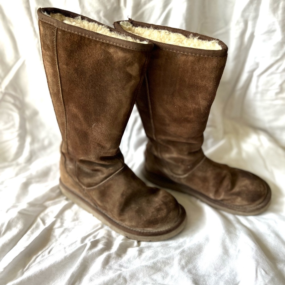 UGG Boots - Picture 4 of 4